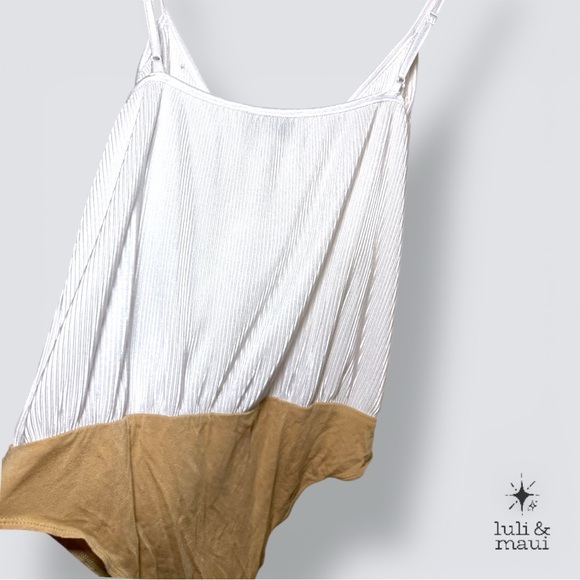 WAYF White Pleated Surplice Bodysuit | Dressy Night‑Out Top | Size M - Picture 3 of 7